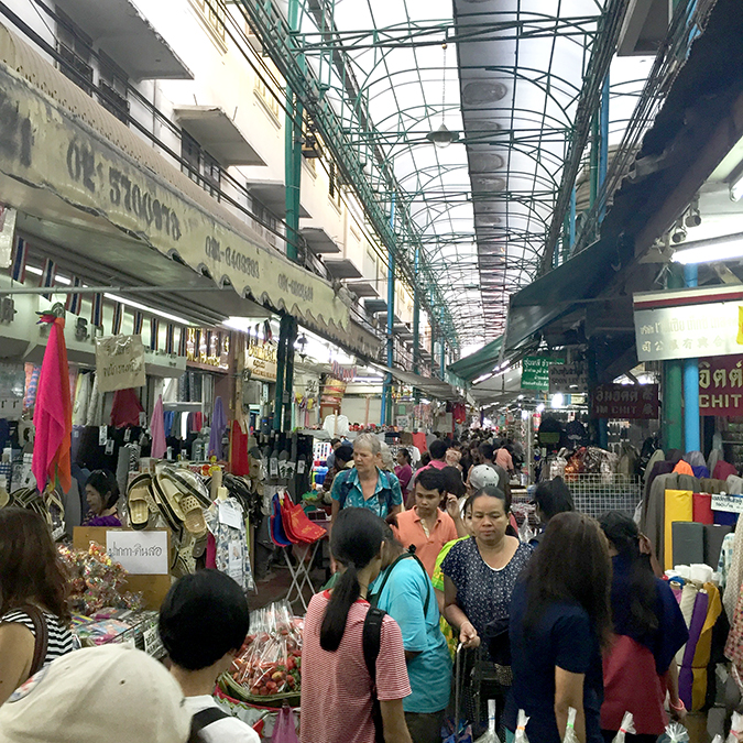 Bangkok Chinatown fabric shopping Sampeng Lane shoppers